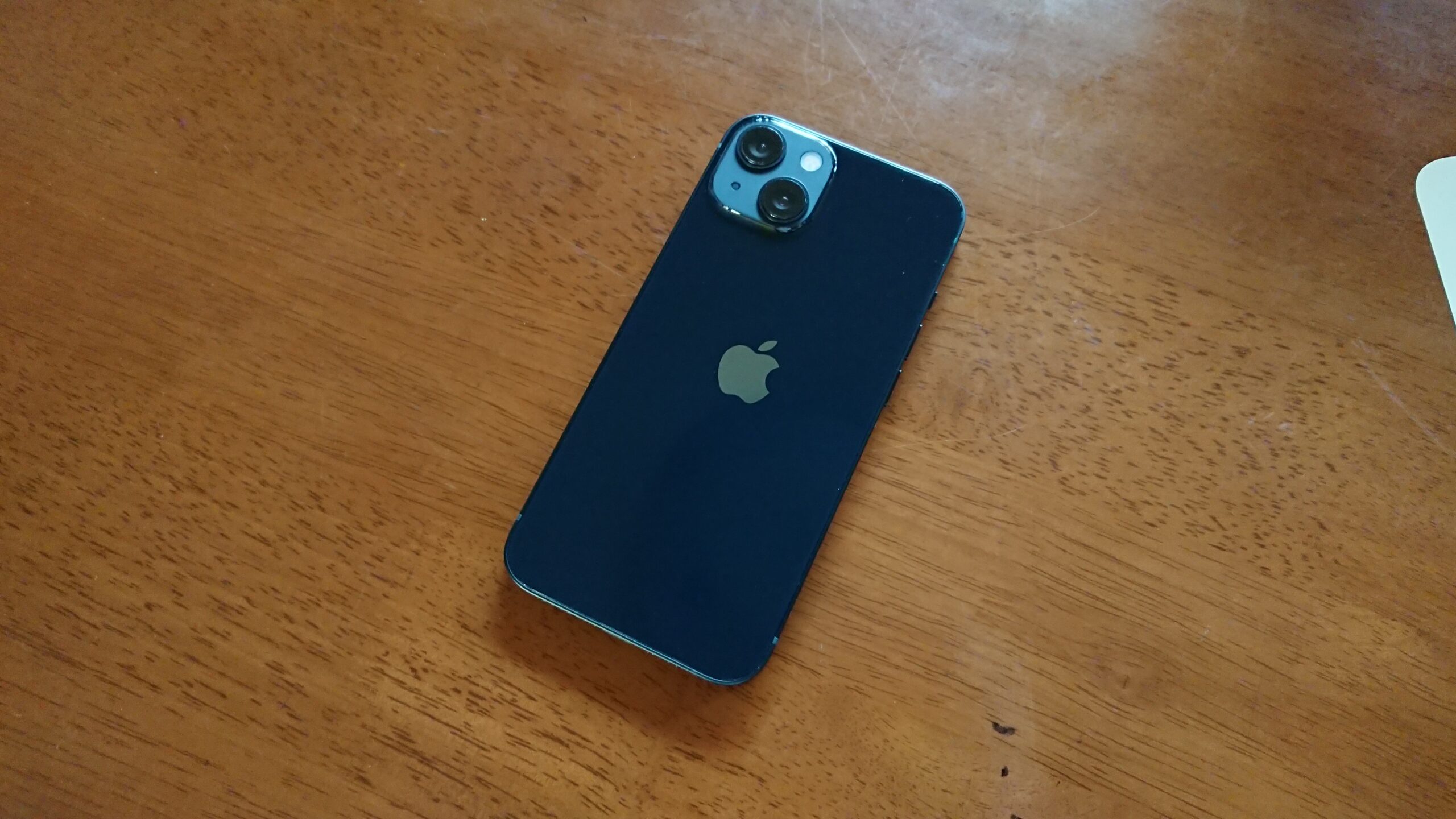 iPhone 13　ミッドナイトカラー